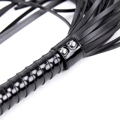 Impact play toy glossy pu leather flogger